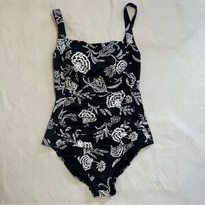 NWT New $122 Seekers Essentials Australia Floral One Piece Swimsuit Size 10